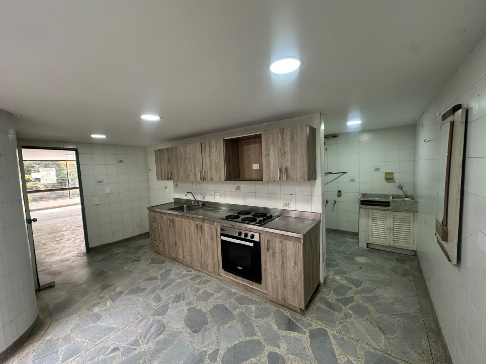 arriendo apartamento de 3 alcobas mas servicio de 170 metros