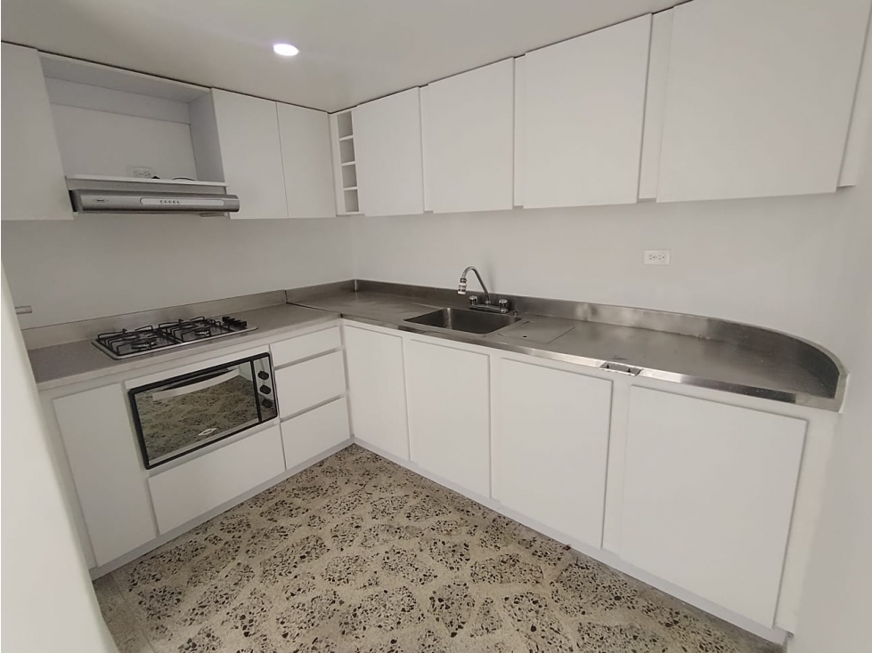 ARRIENDO APARTAMENTO DE 110 METROS CERCA A SANTA TERESITA
