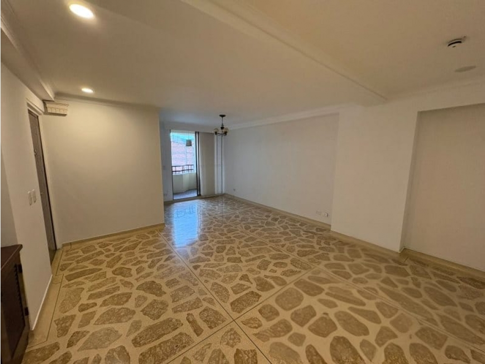 EXCELENTE APARTAMENTO EN ARRIENDO SECTOR LAURELES — foto 3