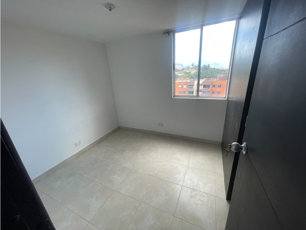 APARTAMENTO EN ARRIENDO SECTOR LOMA DE LOS BERNAL — foto 6