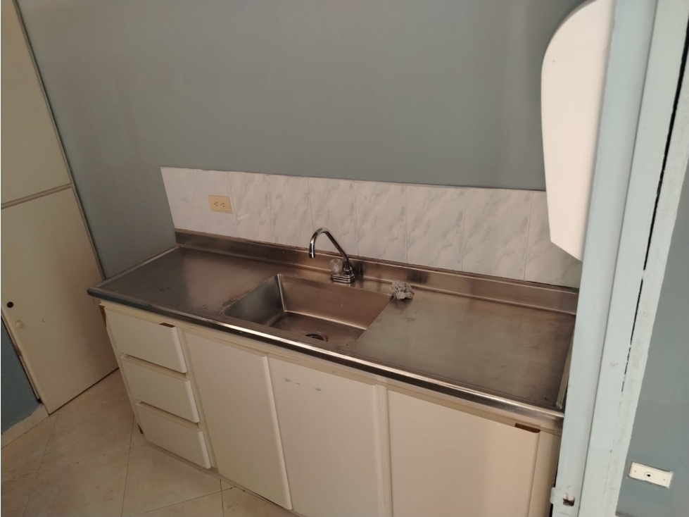 ARRIENDO LOCAL EN TORRES DEL RIO EN CONQUISTADORES — foto 4