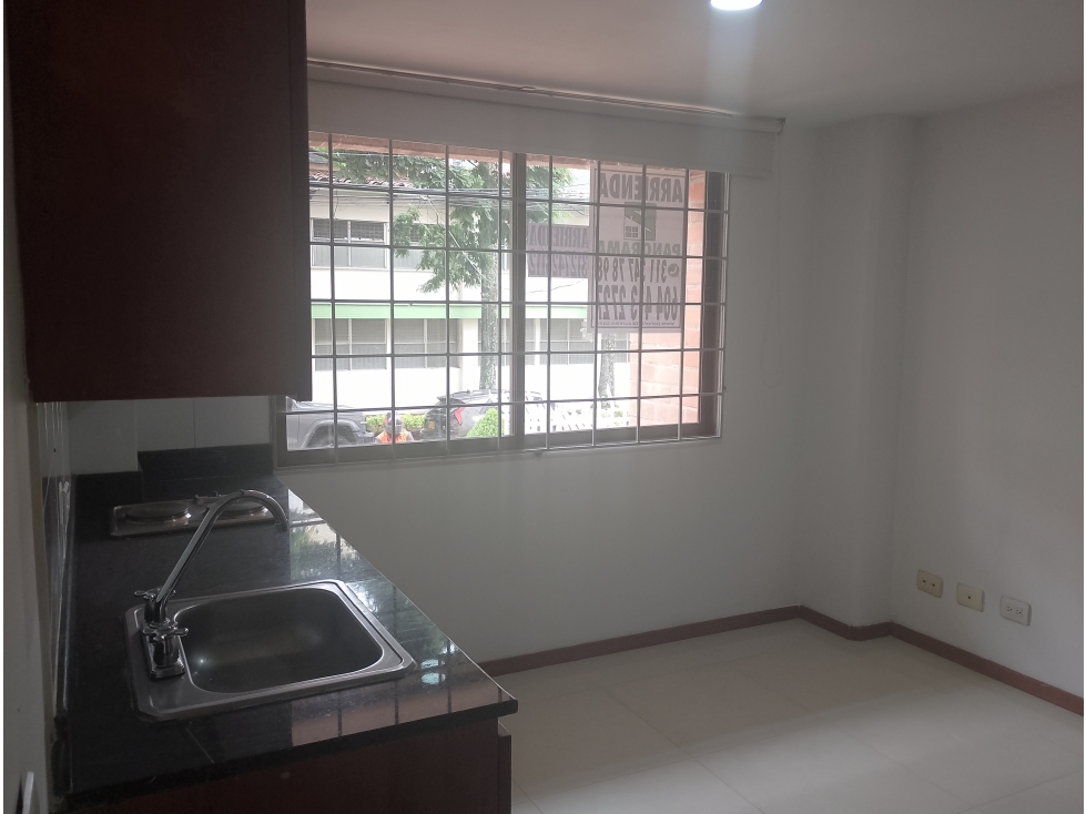 ARRIENDO APARTAESTUDIO OCTAVO PISO CON ASCENSOR — foto 3