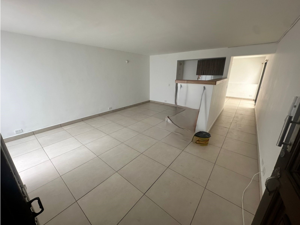 APARTAMENTO EN ARRIENDO SECTOR LAURELES CERCA AL PRIMER PARQURE — foto 2