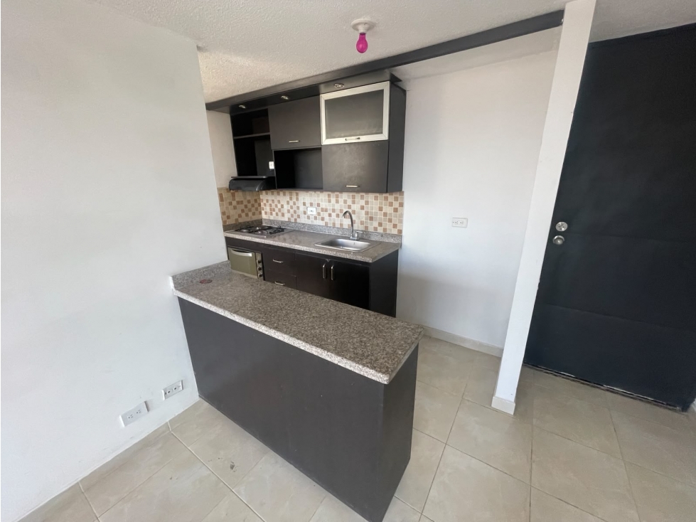 APARTAMENTO EN ARRIENDO SECTOR LOMA DE LOS BERNAL — foto 2