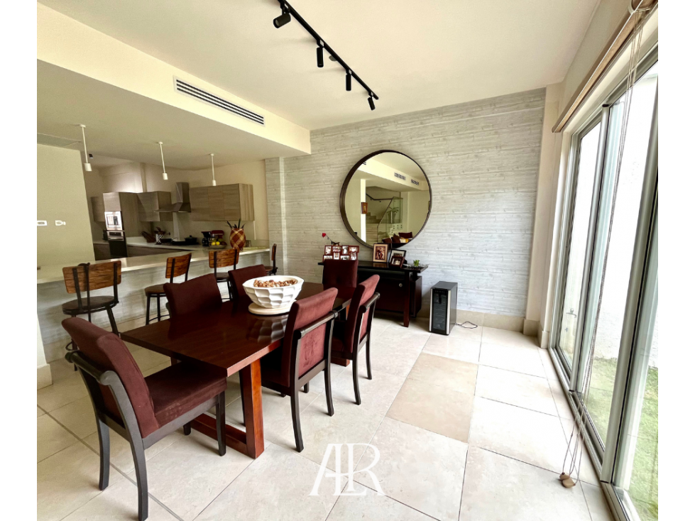 Vendo Espectacular Town Home en Santa Maria — foto 2