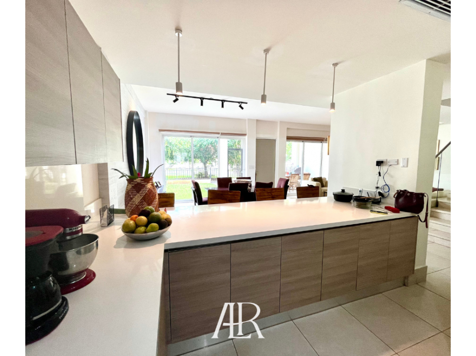 Vendo Espectacular Town Home en Santa Maria — foto 3