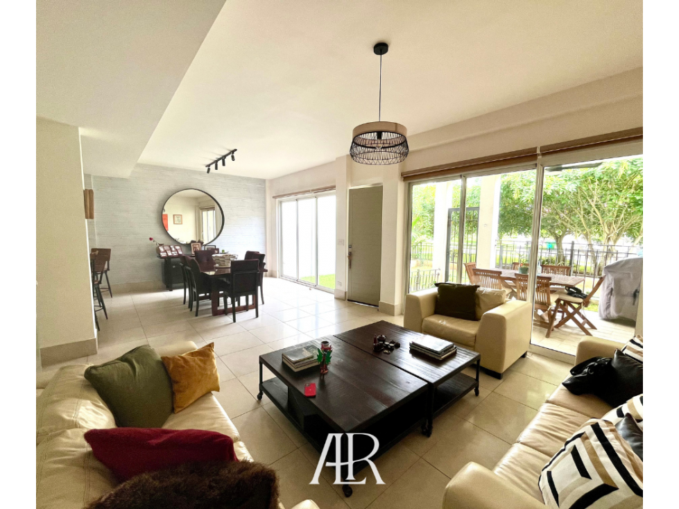 Vendo Espectacular Town Home en Santa Maria — foto 6