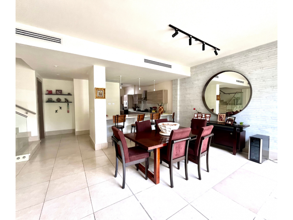Vendo Espectacular Town Home en Santa Maria — foto 5