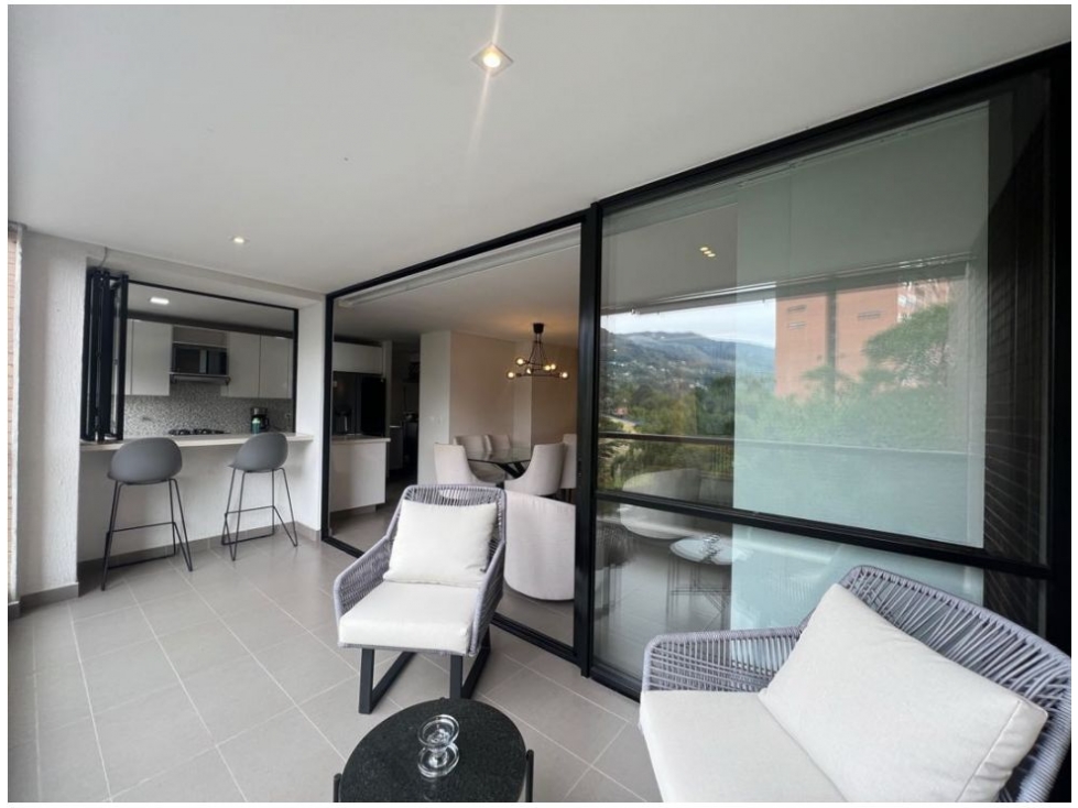 Apartamento recién reformado en Envigado, sector Loma de las Brujas