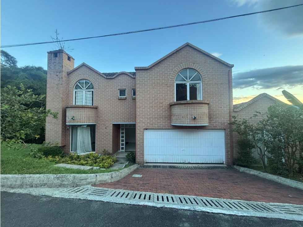 Casa en arriendo sector Altos del Poblado, Medellín