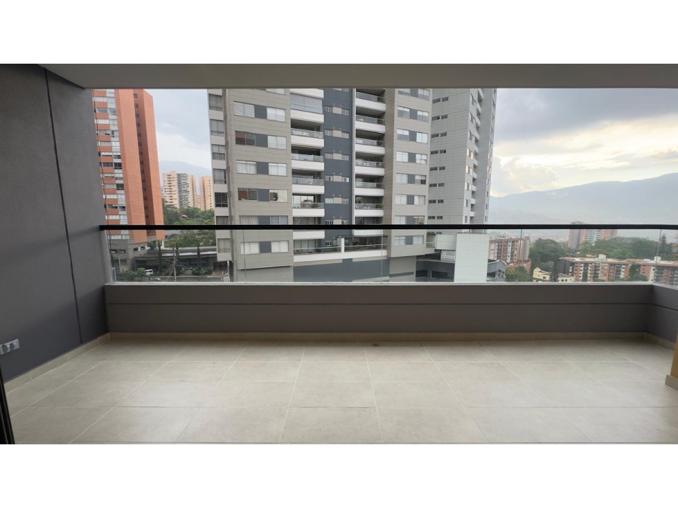 Apartamento en Envigado, sector Loma de los Mesa