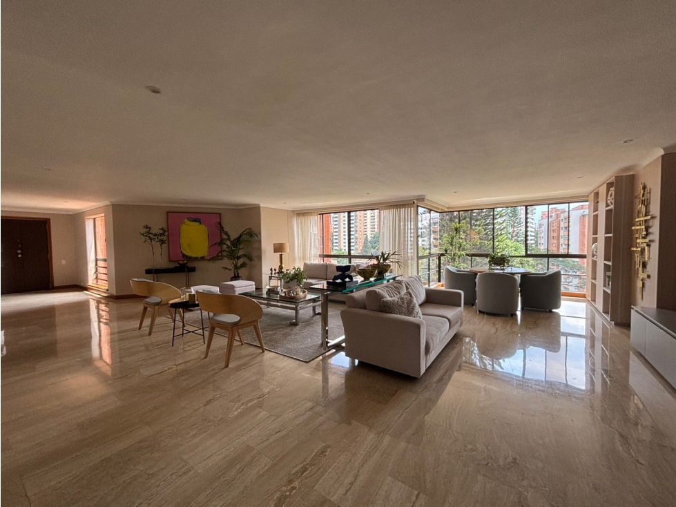 Amplio apartamento para venta en el sector de castropol, Medellin
