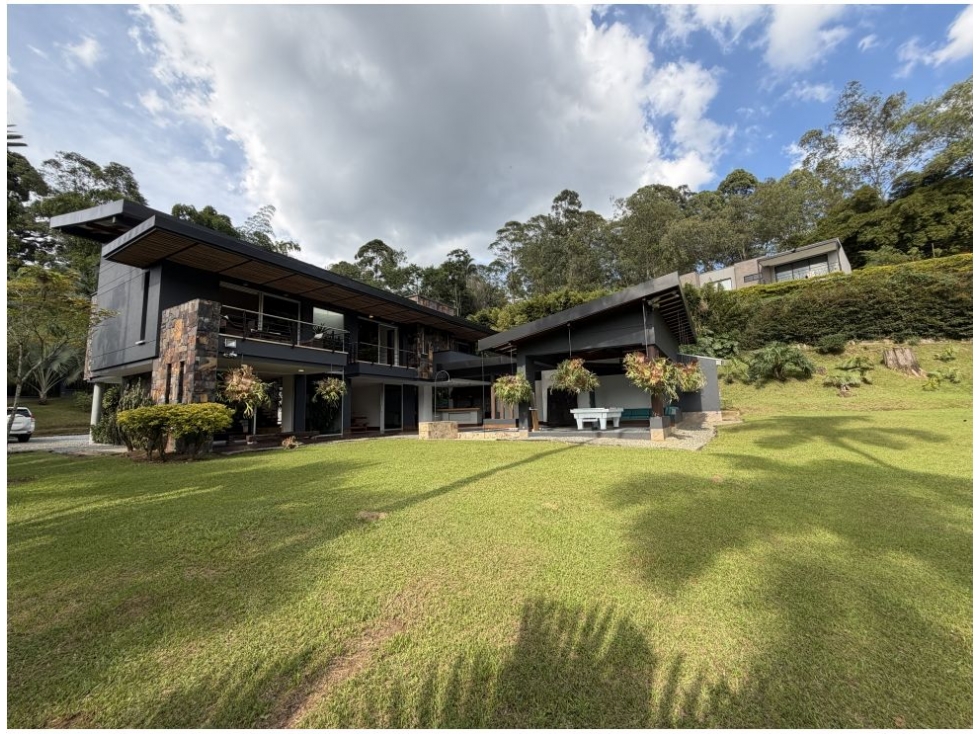 Casa en venta en Envigado, sector Loma Del Escobero — foto 2