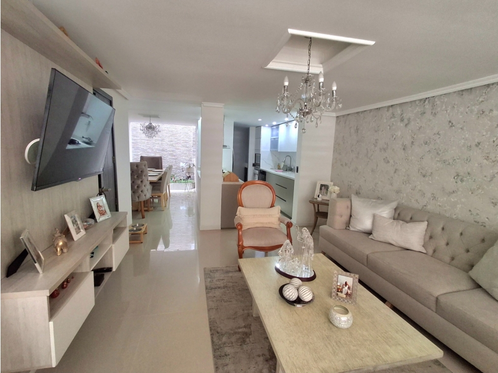 Venta de linda casa en unidad cerrada la Mota — foto 2