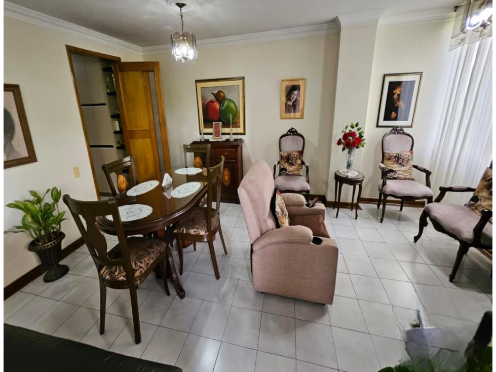 Venta de apartamento en edificio con ascensor — foto 3