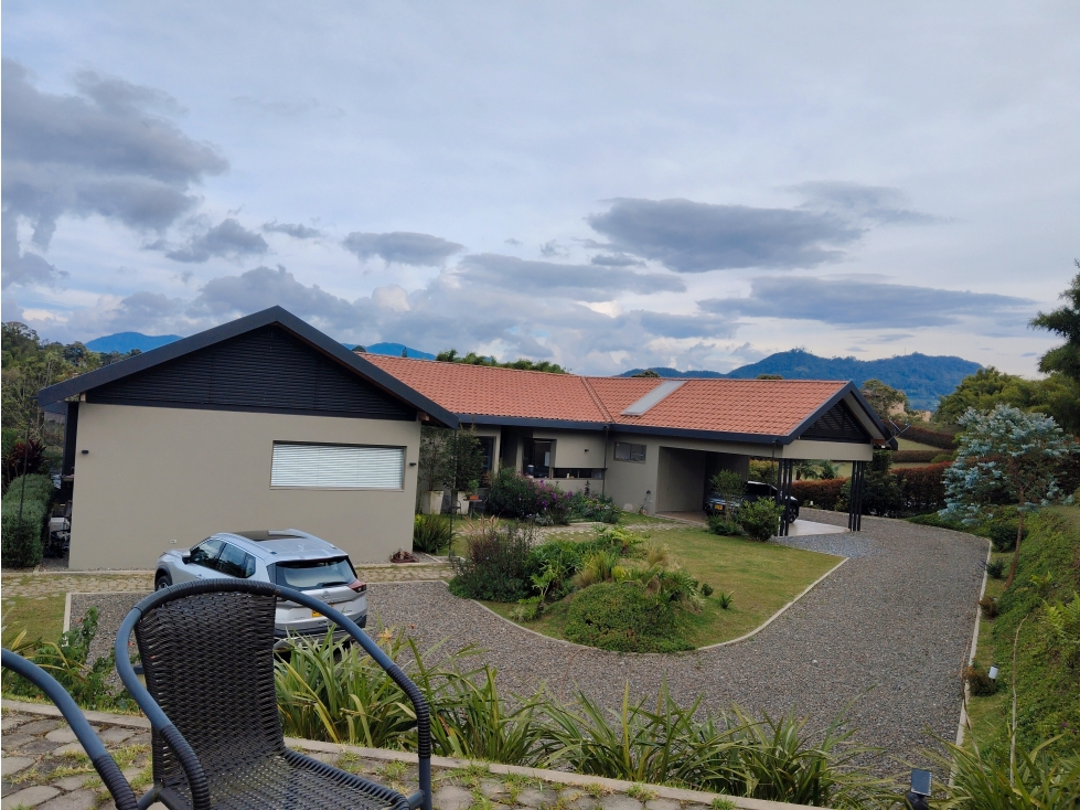VENDO CASA EN LLANOGRANDE EN EXCLUSIVA PARCELACIÓN