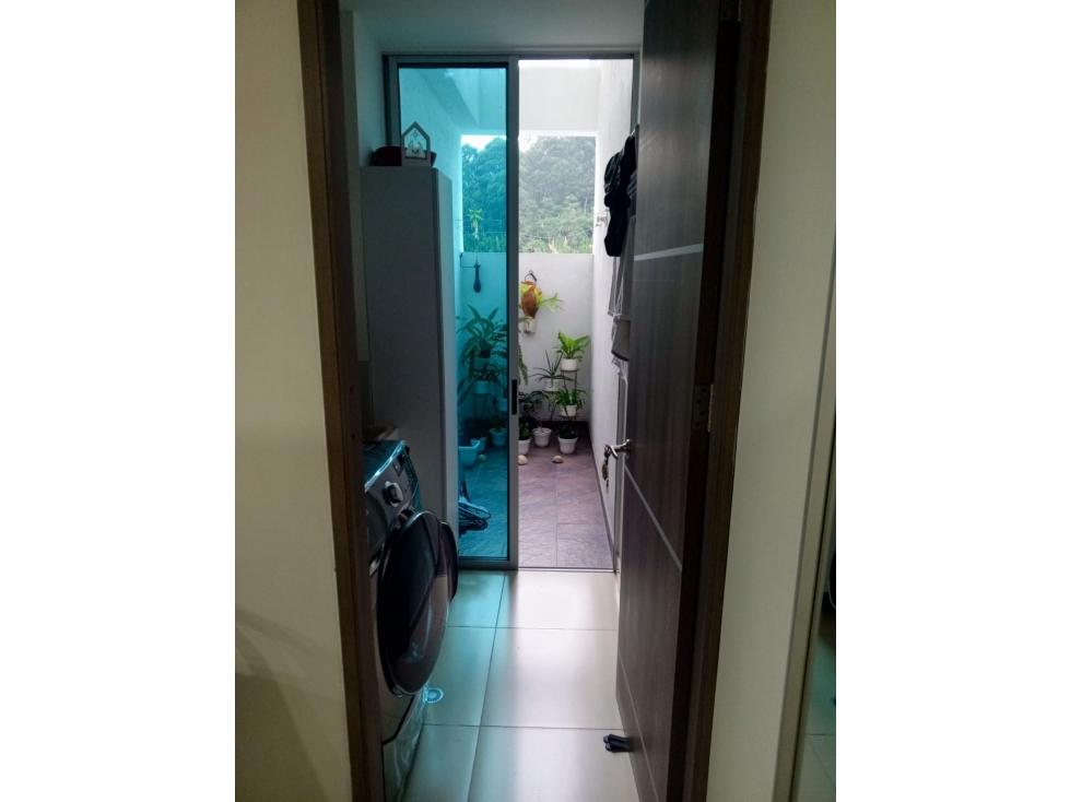 VENDO HERMOSO APARTAMENTO EN SABANETA SECTOR LAS LOMITAS — foto 6