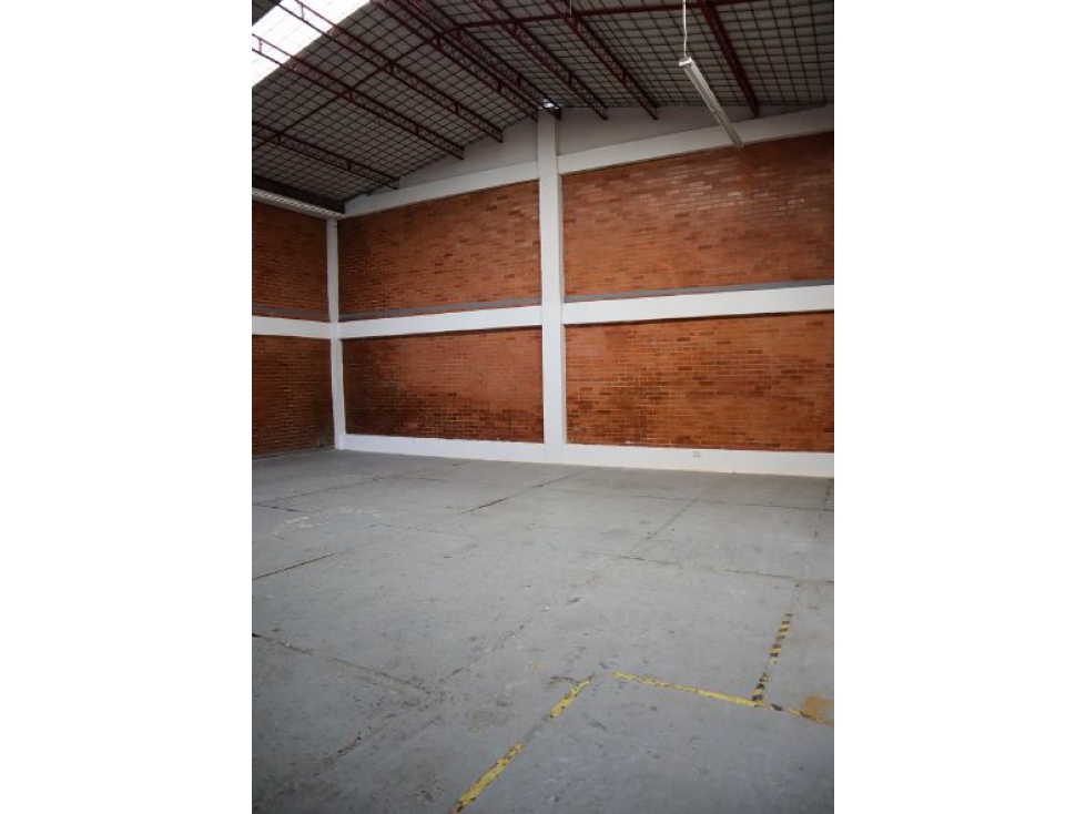 BODEGA ALCAZARES ARRIENDO 400 M2 - 2