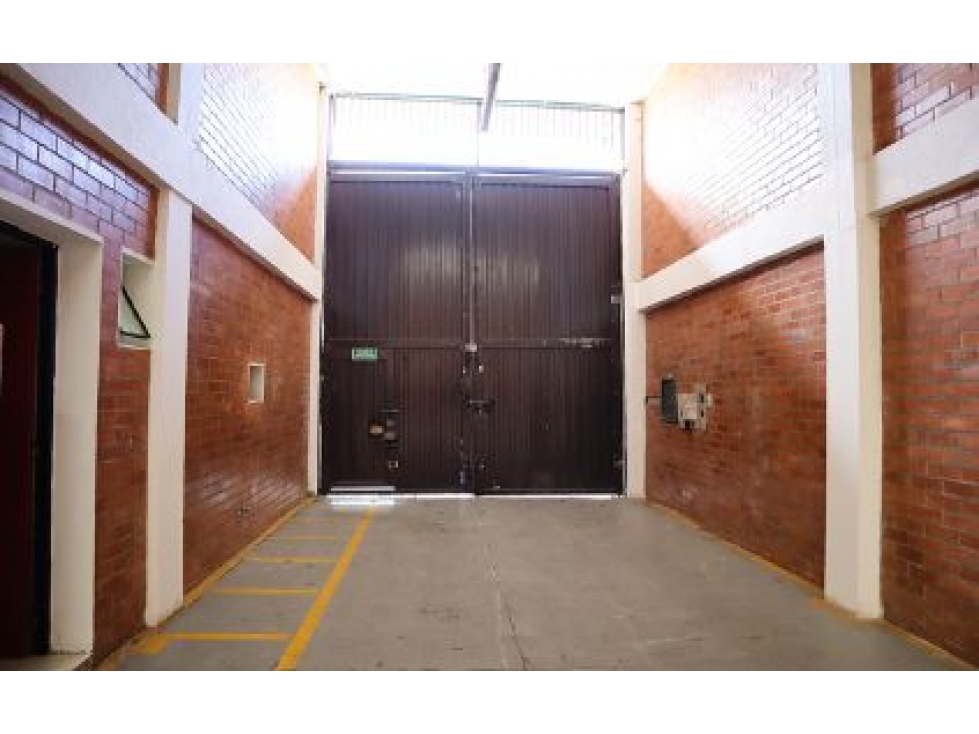 BODEGA ALCAZARES ARRIENDO 400 M2 - 3