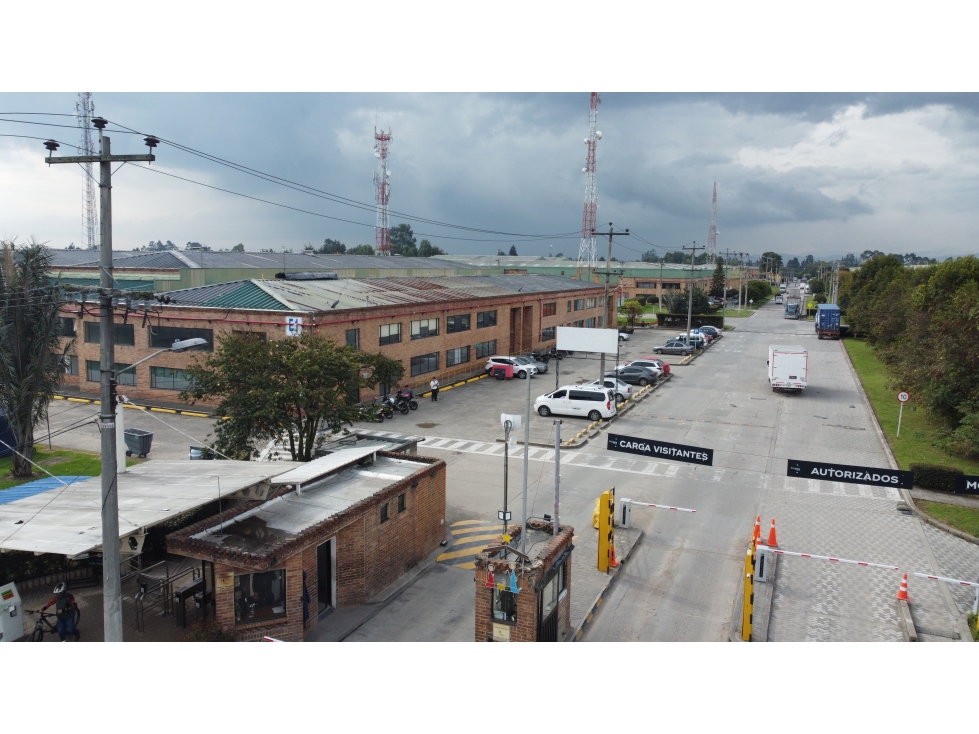BODEGA FUNZA PARQUE INDUSTRIAL 2.524 M2 - 3
