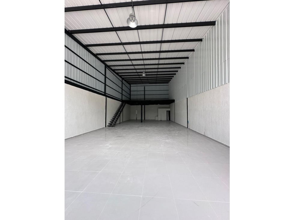 ALQUILO BODEGA ARROYOHONDO — foto 3