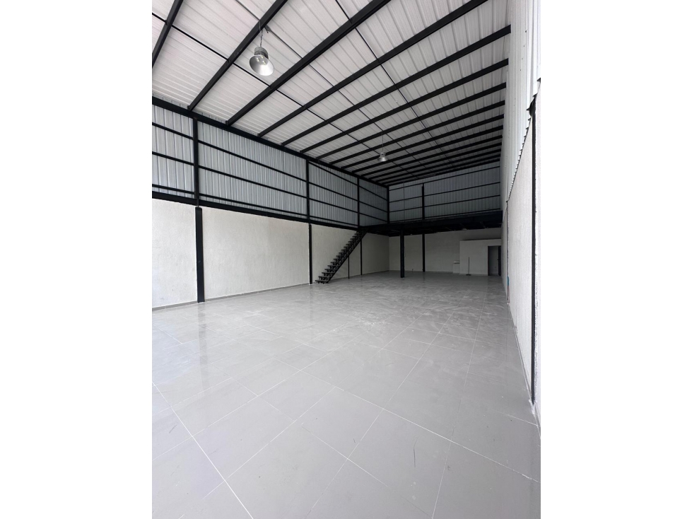 ALQUILO BODEGA ARROYOHONDO — foto 2