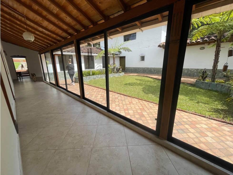 Finca con pesebrera y lote para desarrollo Rionegro Sector Sajonia — foto 2