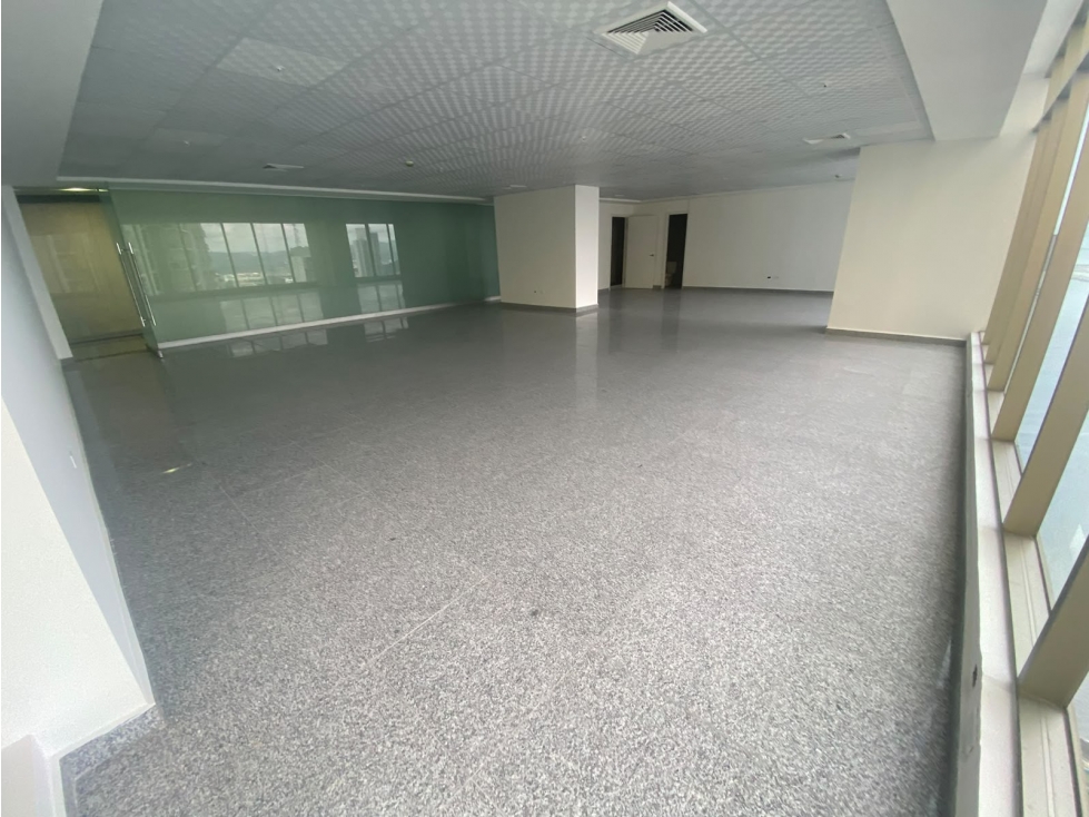 ALQUILER OFICINA AMPLIA SIN DIVISIONES AVENIDA BALBOA TORRE BICSA