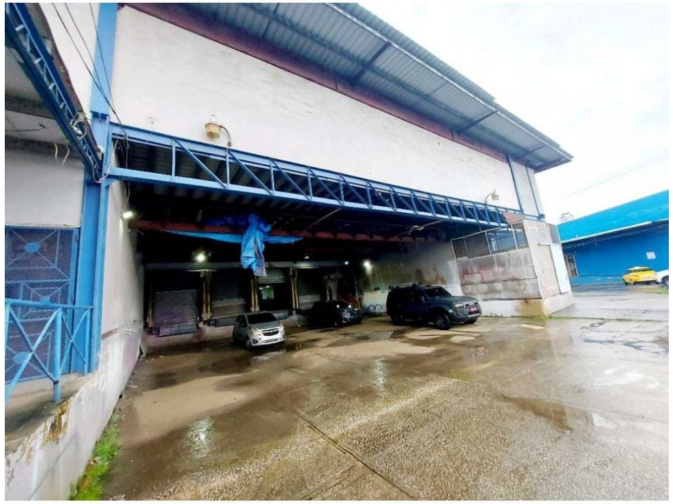 ALQUILER GALERA 1600m2 EN LOS ANGELES, BETANIA