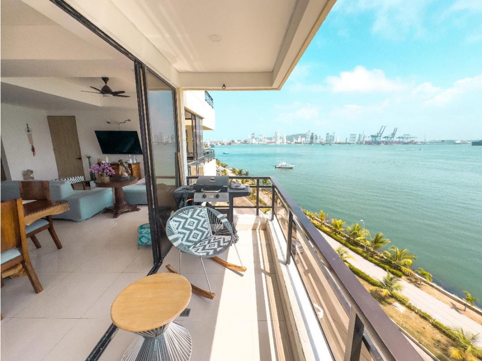 Apartamento remodelado con vista directa a la bahía en Cartagena