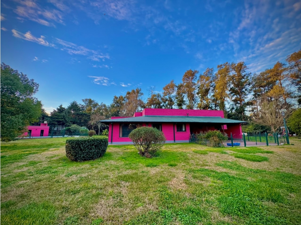 Venta Casa Quinta en B° Las Casuarinas. Con casa de caseros - 2