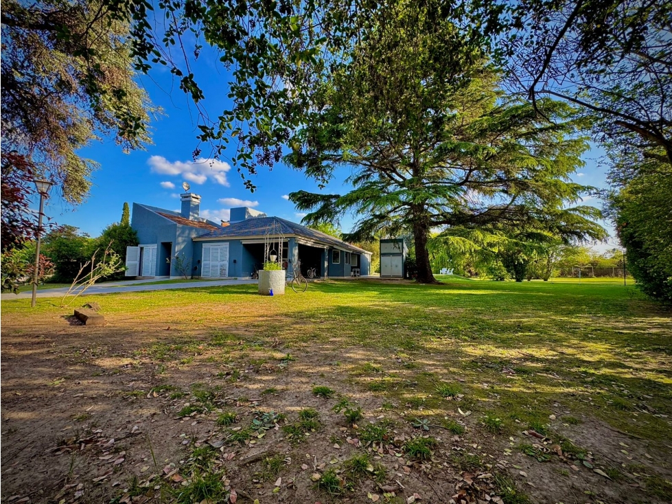 Venta Casa en Club Campo de Golf Praderas de Lujan