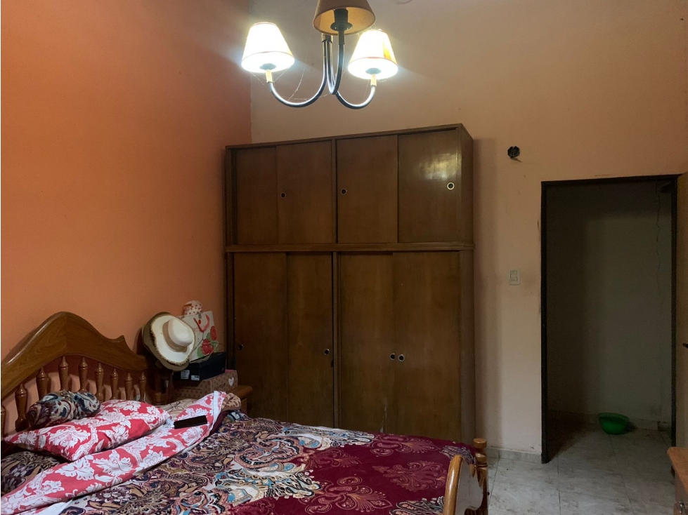 Venta Casa en Bº Las Acacias. Calle 237 Bis - 6