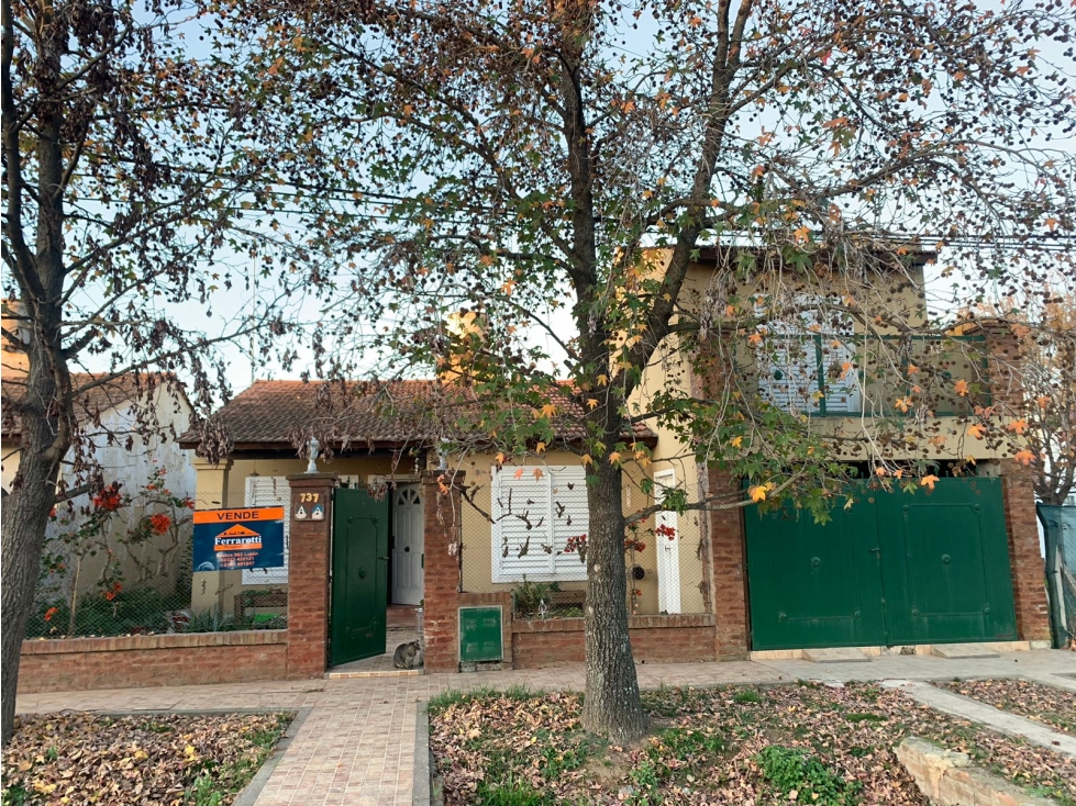 Venta Casa en Bº Las Acacias. Calle 237 Bis - 1