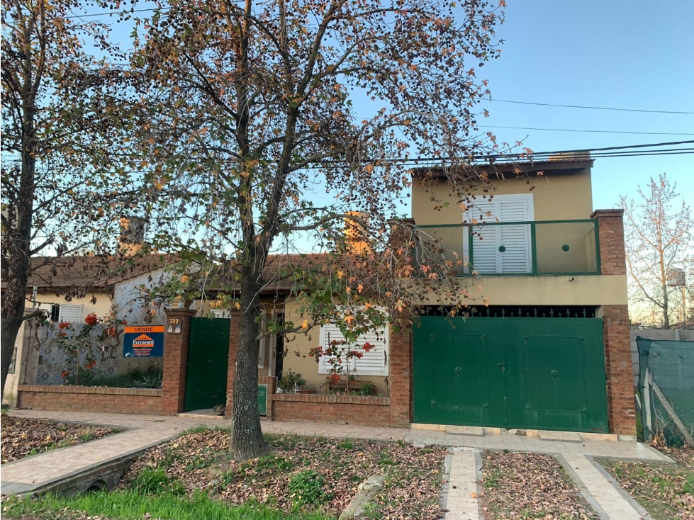 Venta Casa en Bº Las Acacias. Calle 237 Bis - 2