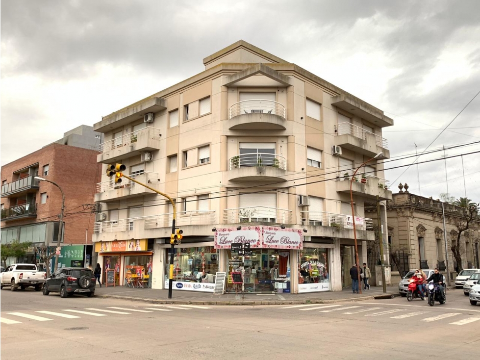 *VENTA* Departamento en Humberto y San Martin - 1