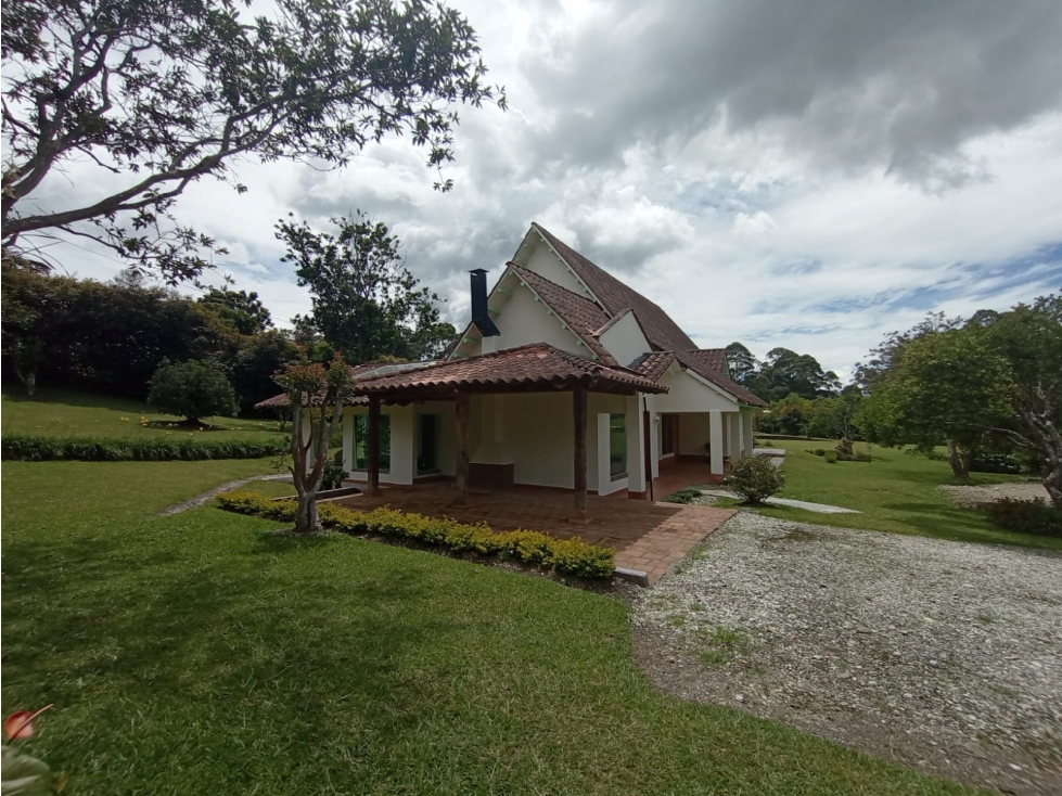 Casa Campestre vía San Antonio - La Ceja
