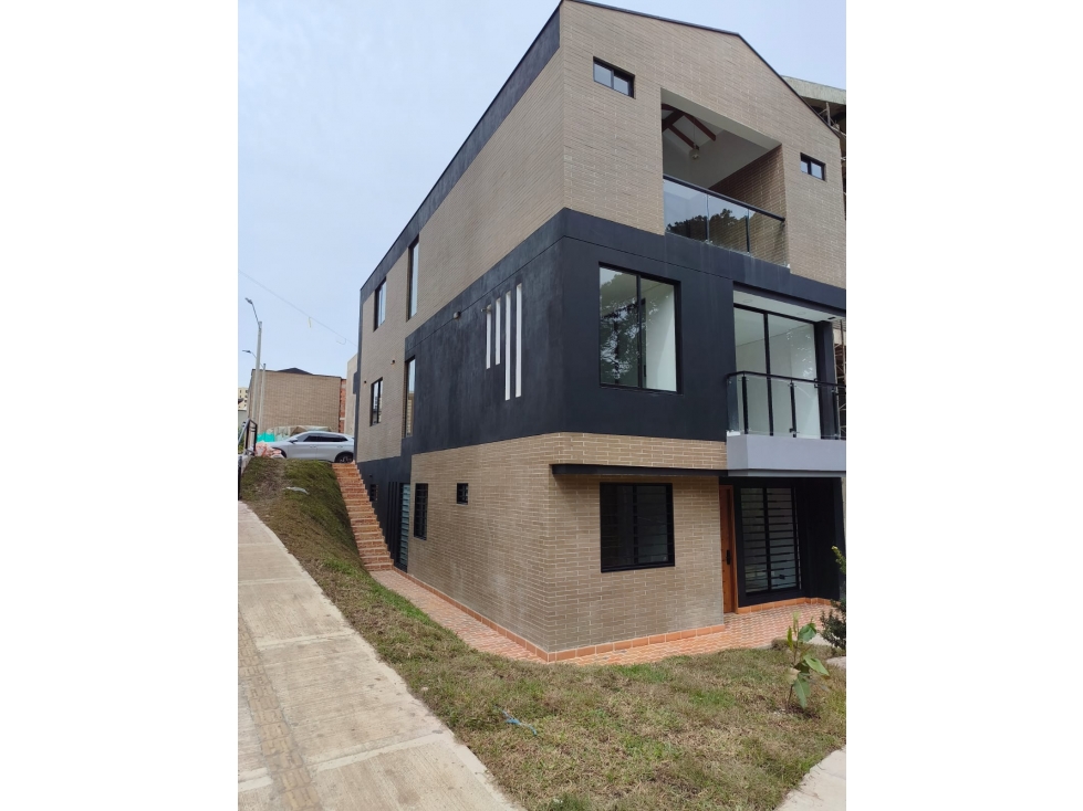 Apartamento arriendo San Antonio Primer Piso