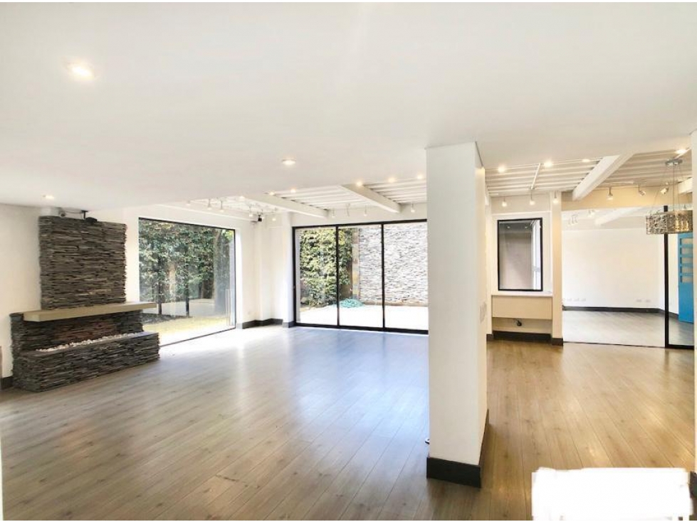 Casa con terrazas y jardines en Santa Ana | 345 m² — foto 3