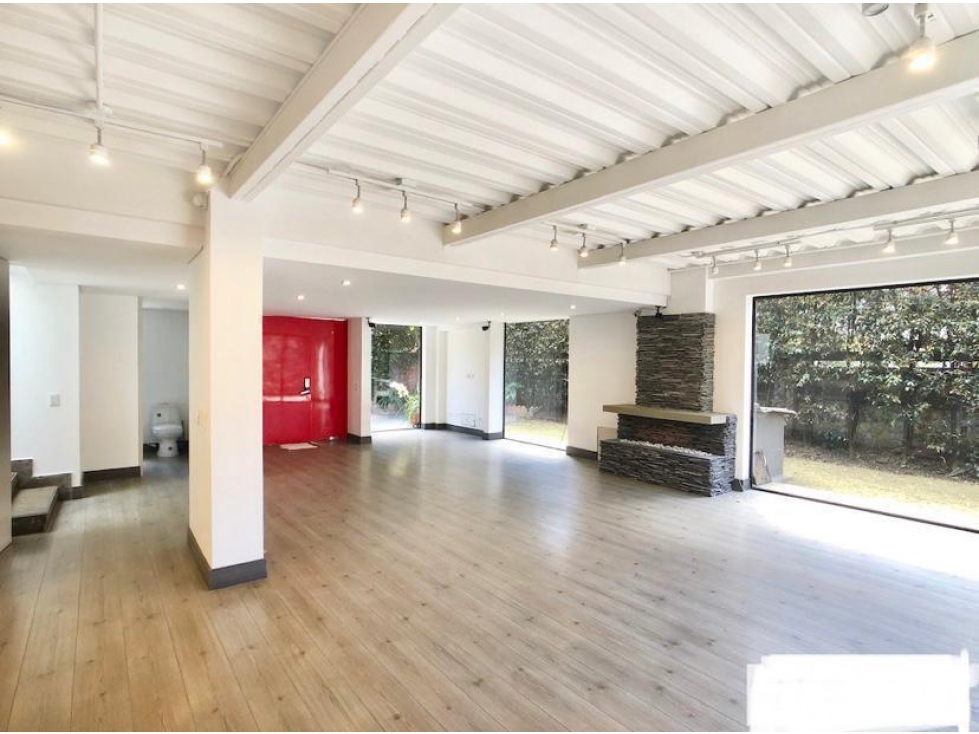 Casa con terrazas y jardines en Santa Ana | 345 m² — foto 2