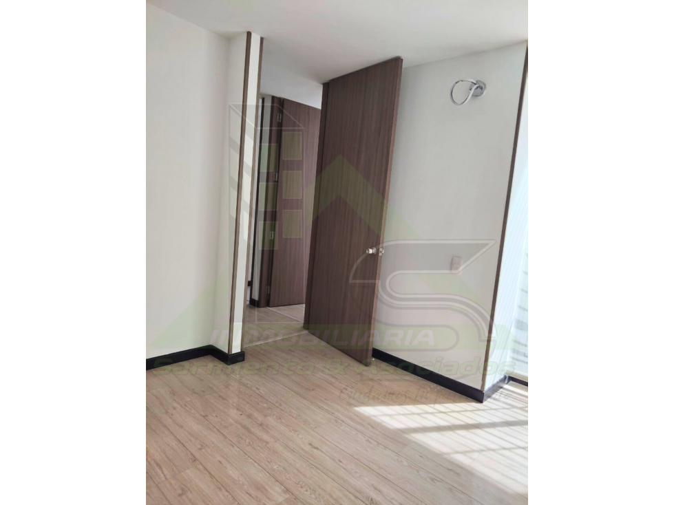 HERMOSO APARTAMENTO EN ARRIENDO — foto 3