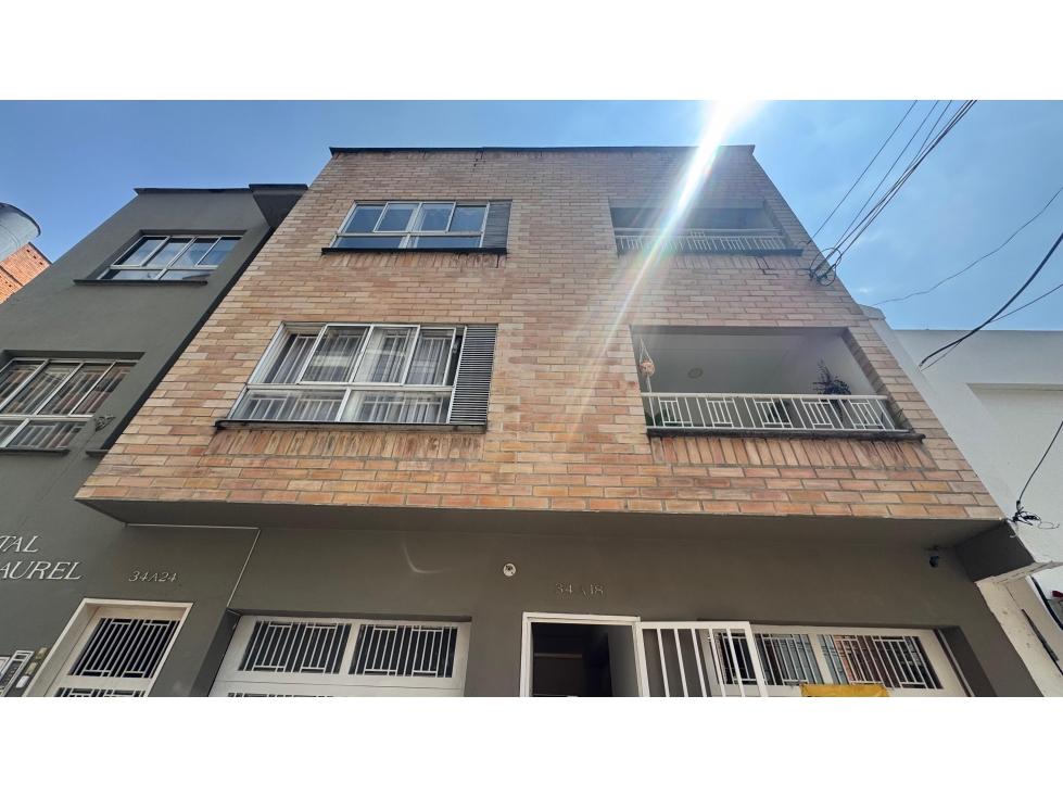 SE VENDE CASA EN LAURELES SECTOR SANTA TERESITA*