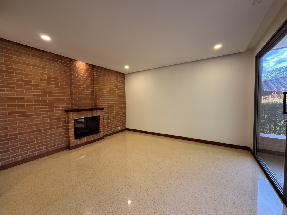 HERMOSA CASA DE DOS NIVELES POBLADO SECTOR LA CALERA — foto 4