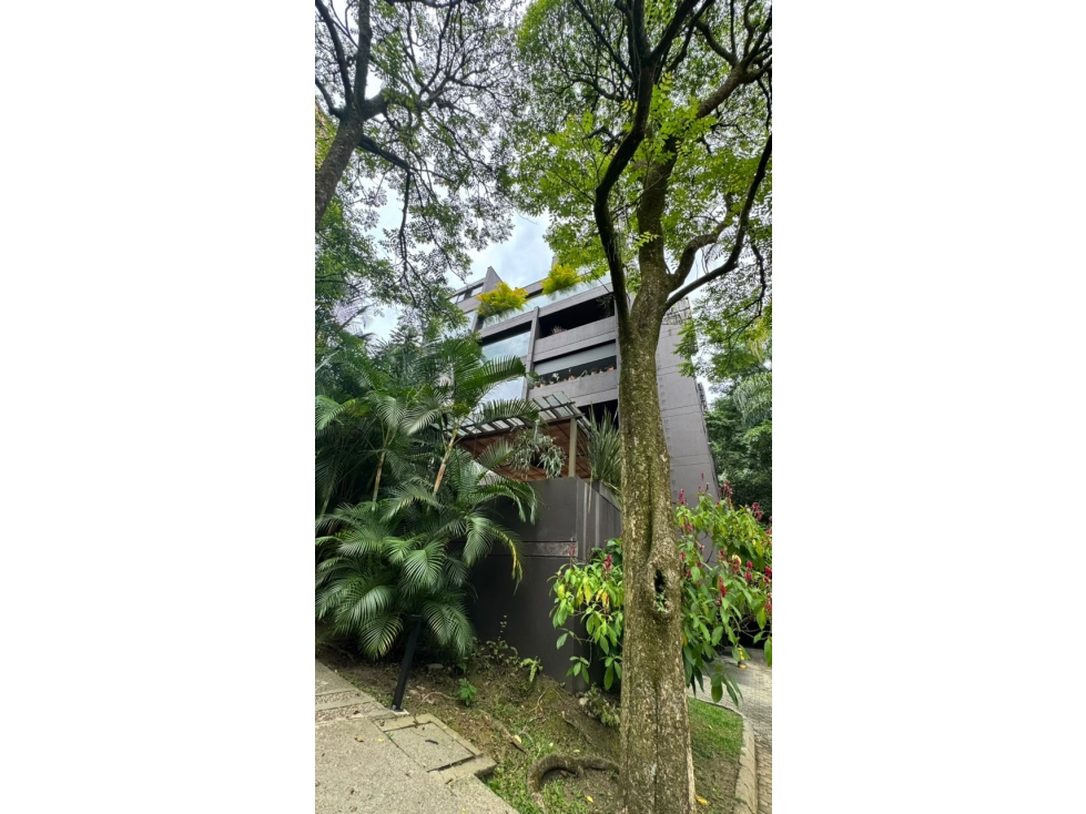 SE VENDE APAT POBLADO PARA REMODELAR CERCA A LA CLINICA MEDELLIN* — foto 2