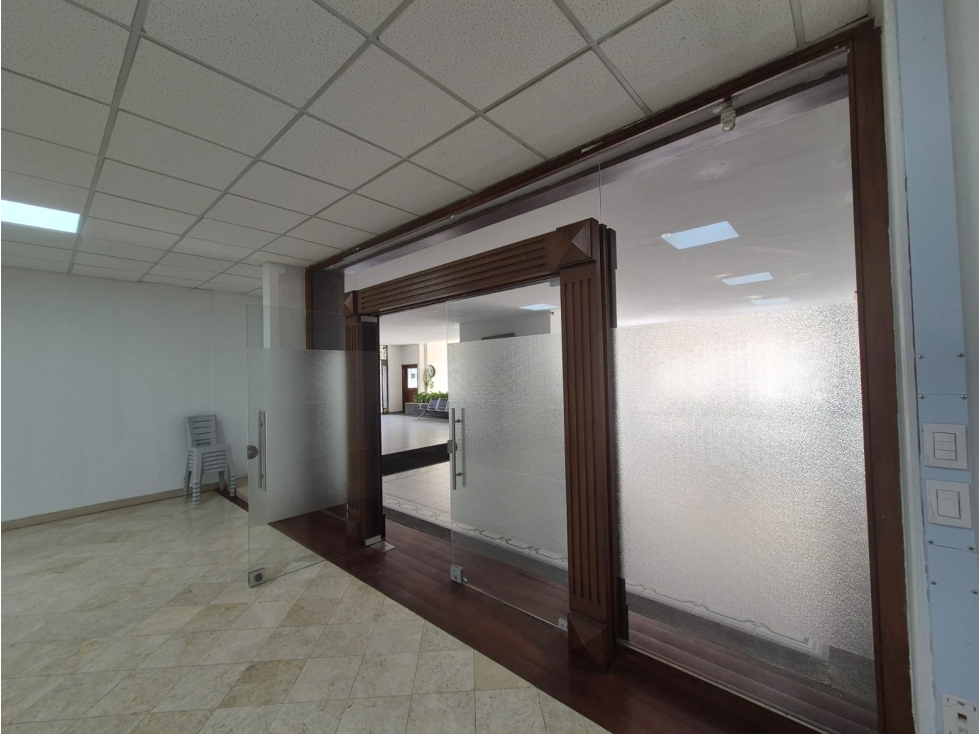 ALQUILER OFICINAS MENGA, CALI.