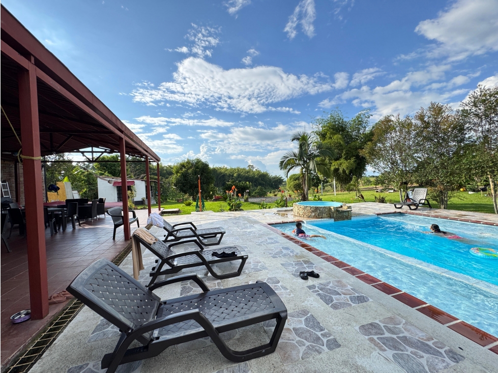 Venta Finca Hotel en Montenegro, Armenia - 1