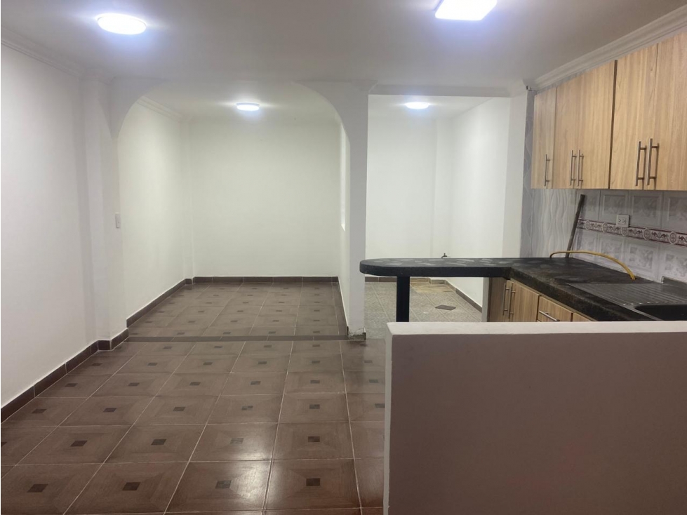 CASA EN VENTA EN CUBA 3 NIVELES CON OPCIÓN DE AMPLIACIÓN