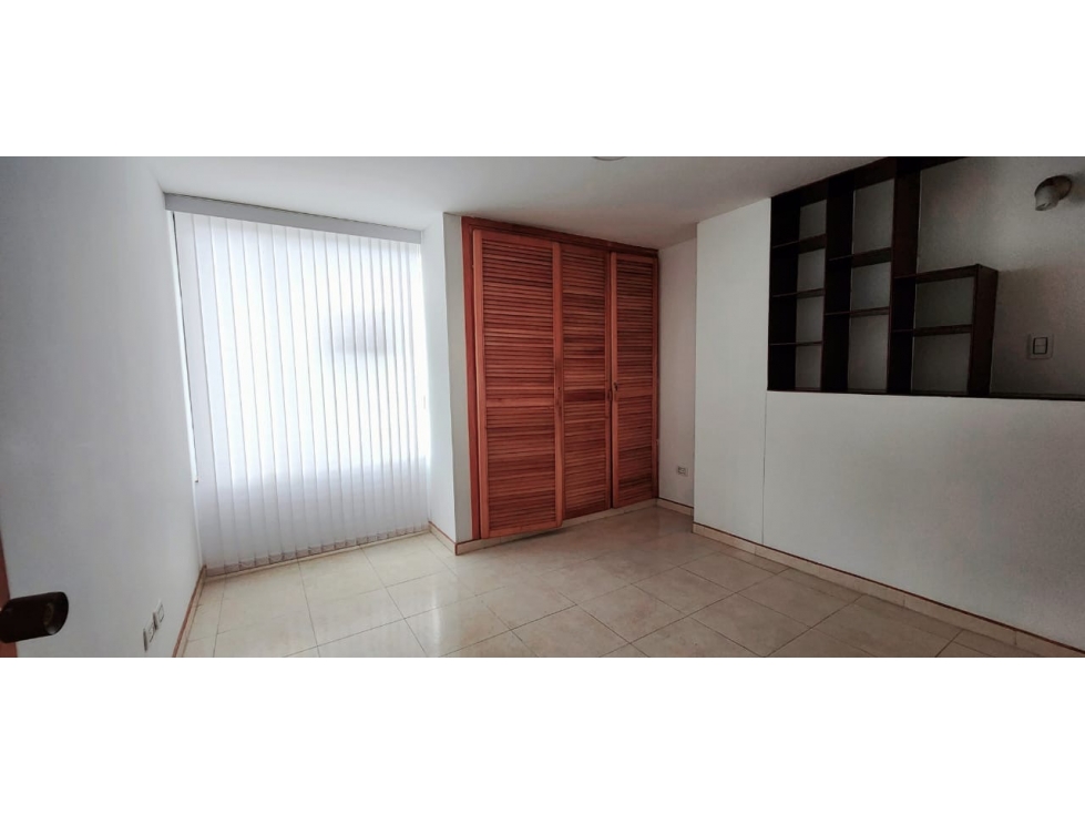 APARTAMENTO EN VENTA EN ÁLAMOS PISO ALTO + 2 PARQUEADEROS. — foto 4