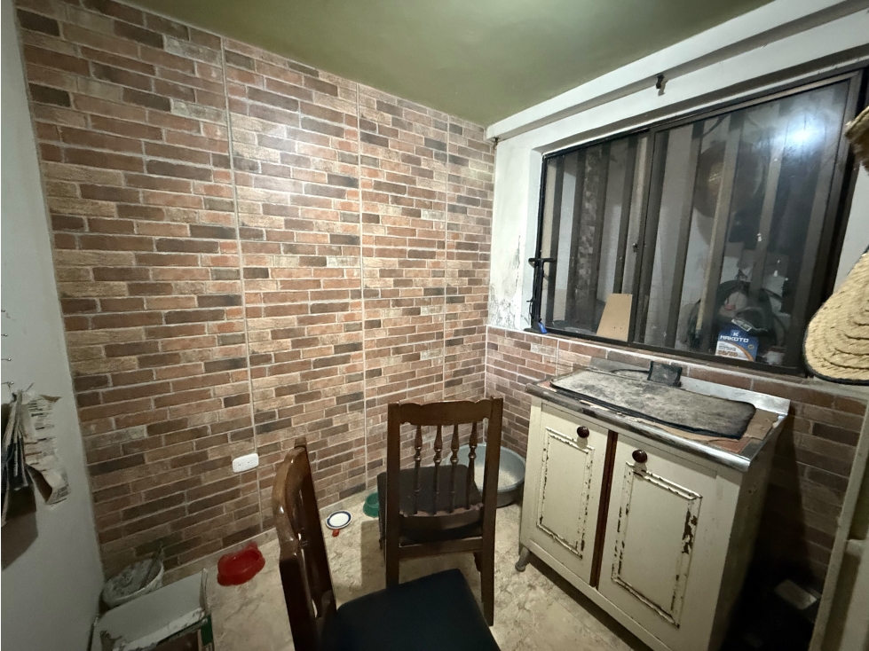 ¡CASA DE 5 HABITACIONES, 3 NIVELES Y MIRADOR EN CENTENARIO! — foto 4