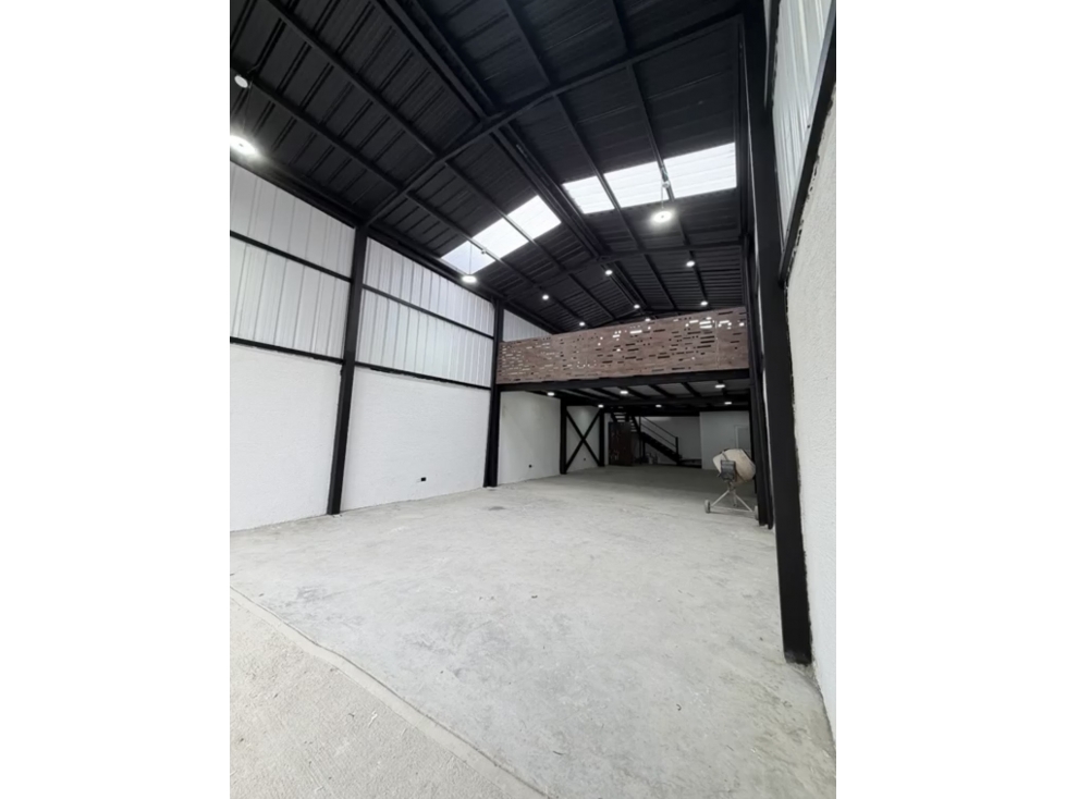 BODEGA EN RENTA CON OPCIÓN DE VENTA - 1
